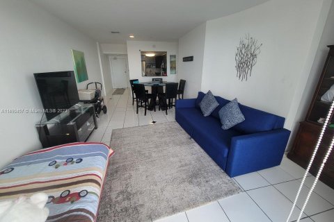 Condo in Miami Beach, Florida, 2 bedrooms  № 853831 - photo 29