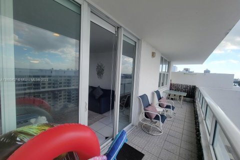 Condo in Miami Beach, Florida, 2 bedrooms  № 853831 - photo 28