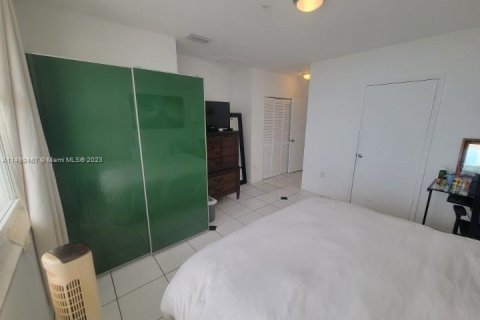 Condo in Miami Beach, Florida, 2 bedrooms  № 853831 - photo 16