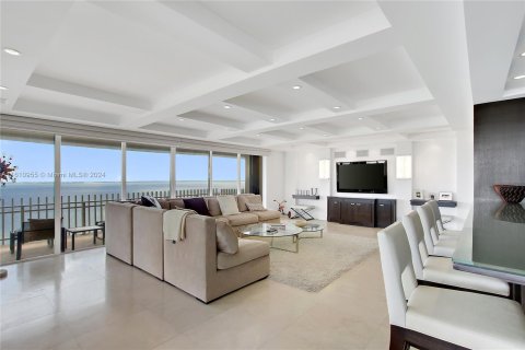 Condominio en venta en Miami, Florida, 3 dormitorios, 242.85 m2 № 1268699 - foto 4