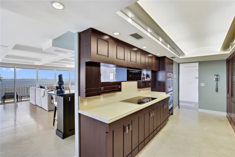 Condominio en venta en Miami, Florida, 3 dormitorios, 242.85 m2 № 1268699 - foto 18