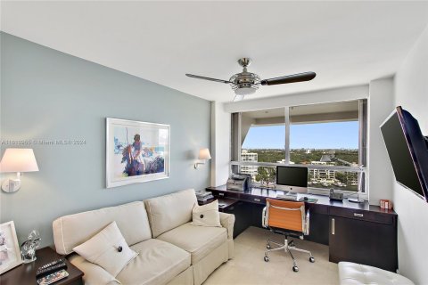 Copropriété à vendre à Miami, Floride: 3 chambres, 242.85 m2 № 1268699 - photo 23