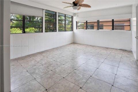 Condominio en venta en Hallandale Beach, Florida, 2 dormitorios, 108.51 m2 № 677445 - foto 5