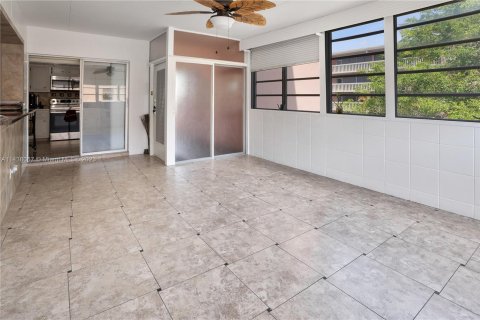 Condominio en venta en Hallandale Beach, Florida, 2 dormitorios, 108.51 m2 № 677445 - foto 4