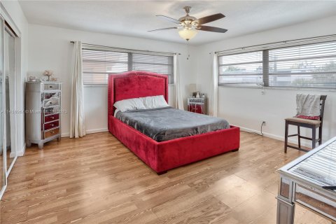 Condominio en venta en Hallandale Beach, Florida, 2 dormitorios, 108.51 m2 № 677445 - foto 18