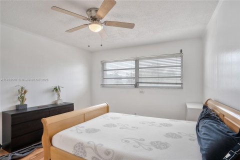 Condominio en venta en Hallandale Beach, Florida, 2 dormitorios, 108.51 m2 № 677445 - foto 16