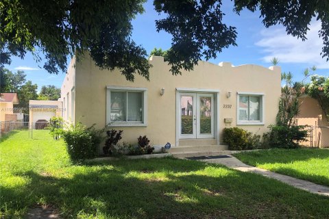 Villa ou maison à louer à Miami, Floride: 4 chambres, 152.64 m2 № 1370396 - photo 1