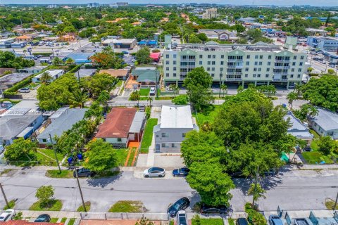 Propiedad comercial en venta en Miami, Florida, 337.05 m2 № 1370394 - foto 25