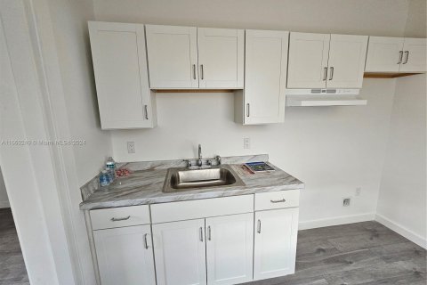 Immobilier commercial à vendre à Miami, Floride: 337.05 m2 № 1370394 - photo 6