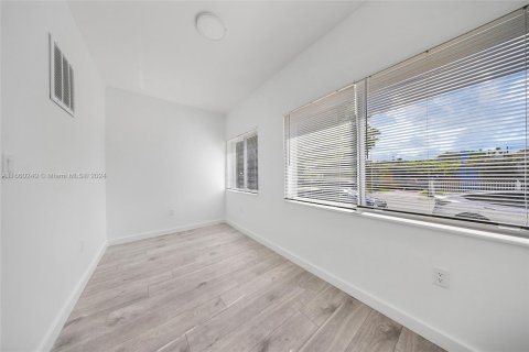 Immobilier commercial à vendre à Miami, Floride: 337.05 m2 № 1370394 - photo 22