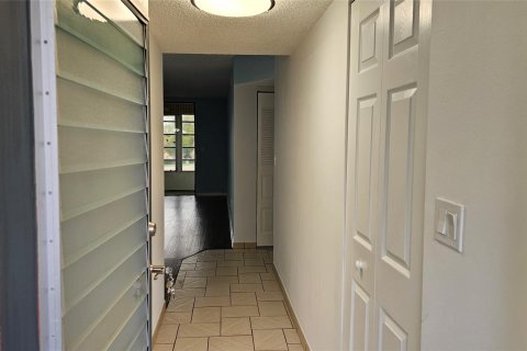 Купить кондоминиум в Норт-Лодердейл, Флорида 2 спальни, 92.9м2, № 1155428 - фото 15