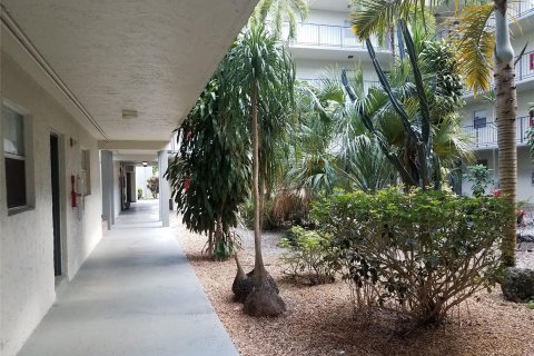 Купить кондоминиум в Норт-Лодердейл, Флорида 2 спальни, 92.9м2, № 1155428 - фото 19