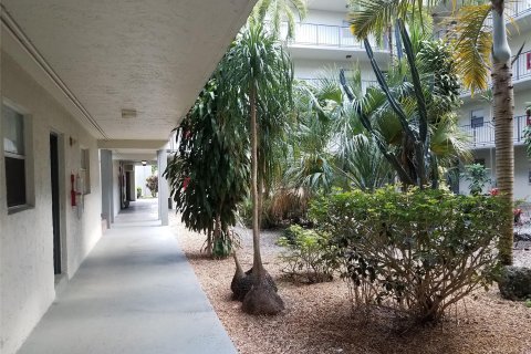 Copropriété à vendre à North Lauderdale, Floride: 2 chambres, 92.9 m2 № 1155428 - photo 19