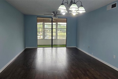 Condo in North Lauderdale, Florida, 2 bedrooms  № 1155428 - photo 11