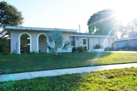 Villa ou maison à vendre à North Port, Floride: 2 chambres, 82.13 m2 № 1356159 - photo 2