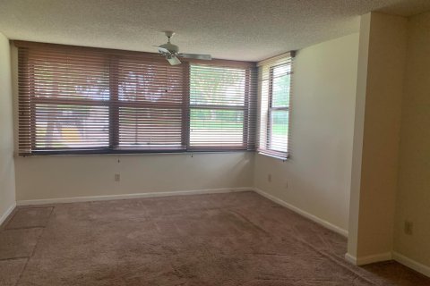 Condo in Tamarac, Florida, 2 bedrooms  № 1189664 - photo 6