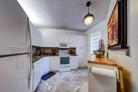 Condo in Coconut Creek, Florida, 3 bedrooms  № 1011513 - photo 24