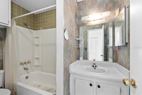 Condo in Tampa, Florida, 1 bedroom  № 1342372 - photo 12