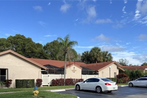 House in Coconut Creek, Florida 2 bedrooms, 102.75 sq.m. № 1092056 - photo 1