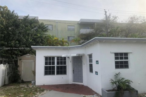 Купить виллу или дом в Норт-Майами-Бич, Флорида 3 комнаты, 50.07м2, № 1092053 - фото 1
