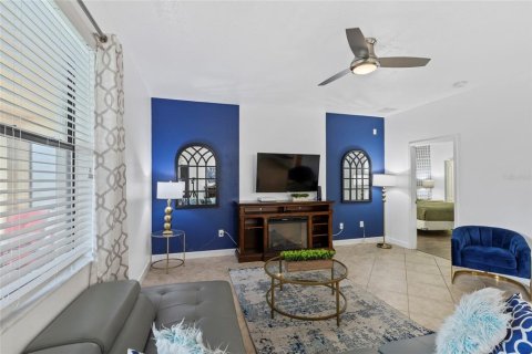 Casa en venta en Davenport, Florida, 5 dormitorios, 264.03 m2 № 1359296 - foto 2