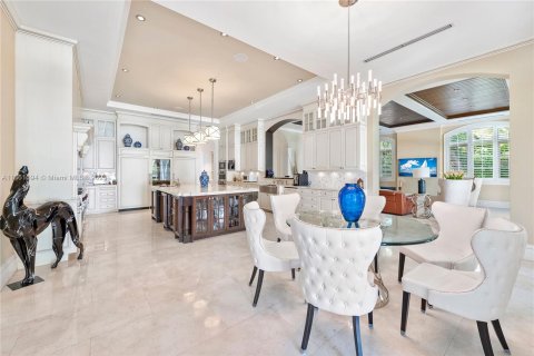 Villa ou maison à vendre à Coral Gables, Floride: 8 chambres, 1085.47 m2 № 384966 - photo 16