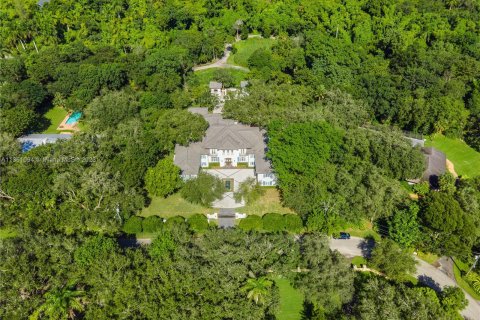 Villa ou maison à vendre à Coral Gables, Floride: 8 chambres, 1085.47 m2 № 384966 - photo 5