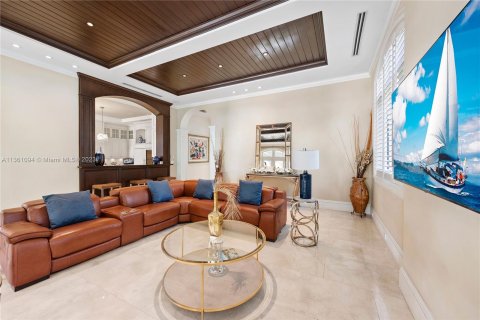 House in Coral Gables, Florida 8 bedrooms, 1085.47 sq.m. № 384966 - photo 17
