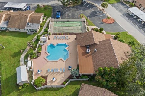 Touwnhouse à vendre à Holiday, Floride: 2 chambres, 122.45 m2 № 1297931 - photo 4