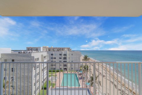 Condo in South Palm Beach, Florida, 2 bedrooms  № 1189858 - photo 27