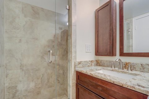 Condo in South Palm Beach, Florida, 2 bedrooms  № 1189858 - photo 10