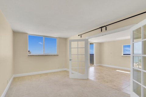 Condo in South Palm Beach, Florida, 2 bedrooms  № 1189858 - photo 15