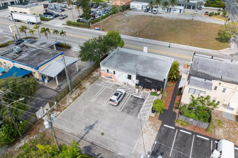 Commercial property in Lake Worth, Florida № 1189892 - photo 16