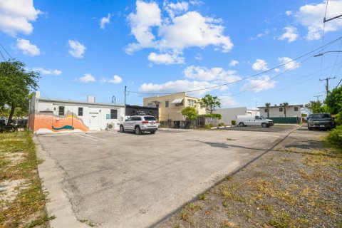 Commercial property in Lake Worth, Florida № 1189892 - photo 12