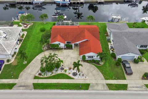 Villa ou maison à vendre à Punta Gorda, Floride: 3 chambres, 184.23 m2 № 1339543 - photo 4