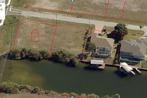 Купить земельный участок в Кейп-Корал, Флорида № 1080386 - фото 3