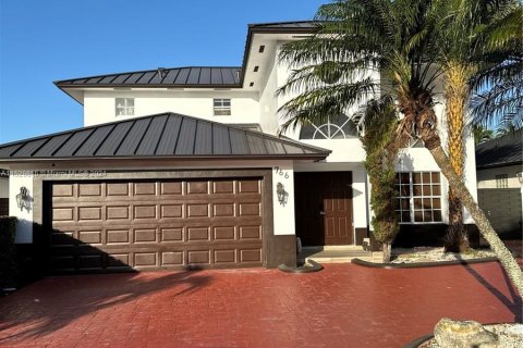 House in Miami, Florida 4 bedrooms, 194.54 sq.m. № 1290475 - photo 3