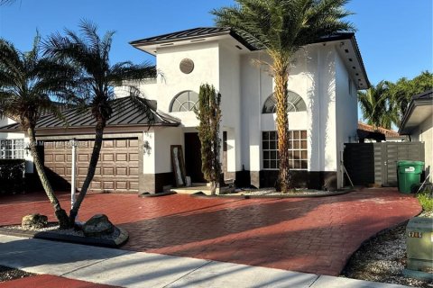 House in Miami, Florida 4 bedrooms, 194.54 sq.m. № 1290475 - photo 1