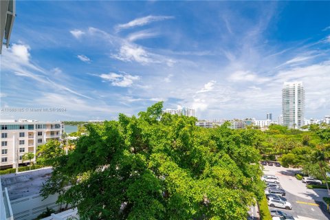 Condo in Miami Beach, Florida, 1 bedroom  № 1431543 - photo 9