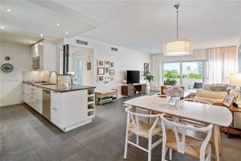 Condo in Miami Beach, Florida, 1 bedroom  № 1431543 - photo 1