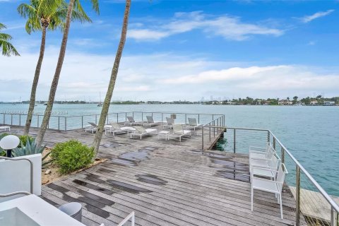 Condo in Miami Beach, Florida, 1 bedroom  № 1431543 - photo 18