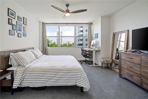 Condo in Miami Beach, Florida, 1 bedroom  № 1431543 - photo 12