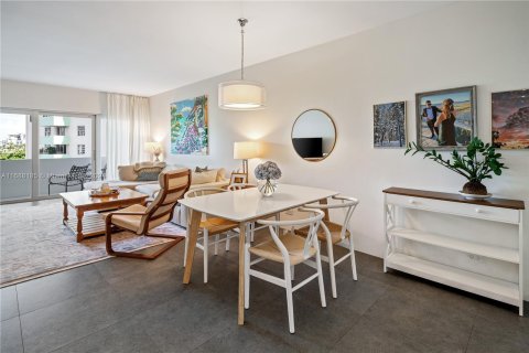 Condo in Miami Beach, Florida, 1 bedroom  № 1431543 - photo 5