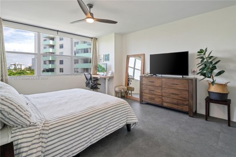 Condo in Miami Beach, Florida, 1 bedroom  № 1431543 - photo 13