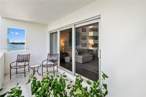 Condo in Miami Beach, Florida, 1 bedroom  № 1431543 - photo 10