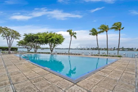 Condo in Miami Beach, Florida, 1 bedroom  № 1431543 - photo 17