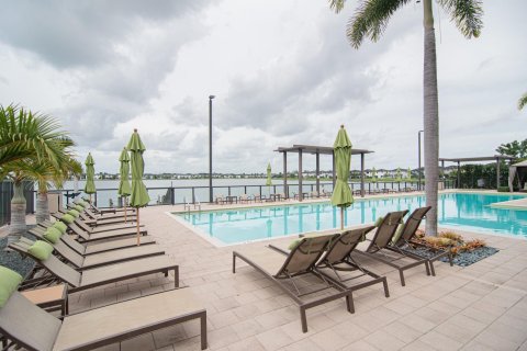 Villa ou maison à vendre à Miami Lakes, Floride: 5 chambres, 291.25 m2 № 786642 - photo 13