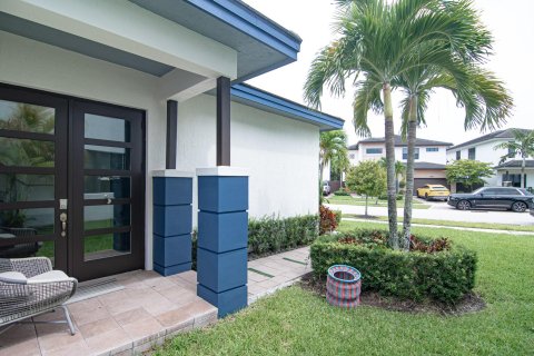Villa ou maison à vendre à Miami Lakes, Floride: 5 chambres, 291.25 m2 № 786642 - photo 19