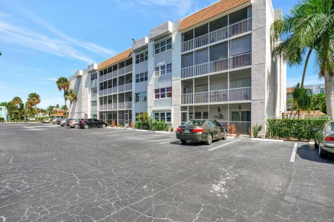 Condominio en venta en Lake Worth, Florida, 1 dormitorio, 70.98 m2 № 786694 - foto 14