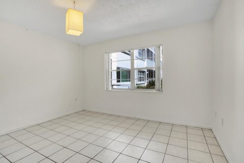 Condominio en venta en Lake Worth, Florida, 1 dormitorio, 70.98 m2 № 786694 - foto 18